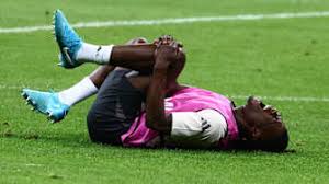 壹号娱乐相信品牌的力量:头部受伤流鼻血 伊朗守门员被抬出场